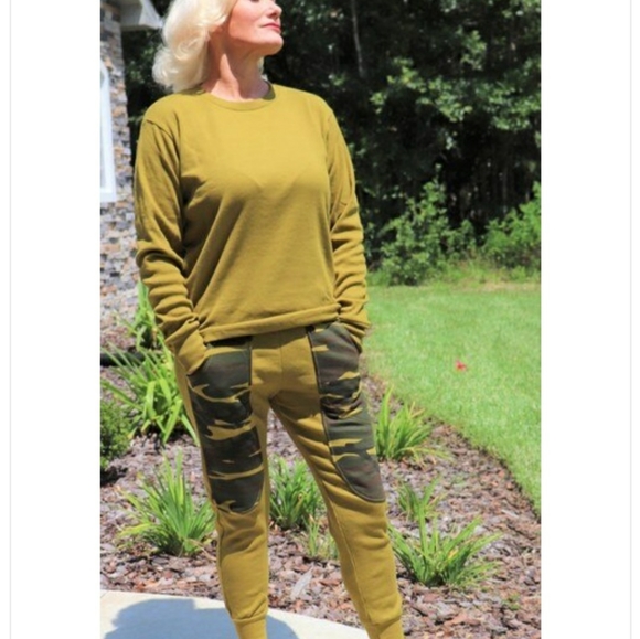 Brand New Camo Loungewear High-Quality Sweatsuit - Picture 2 of 9